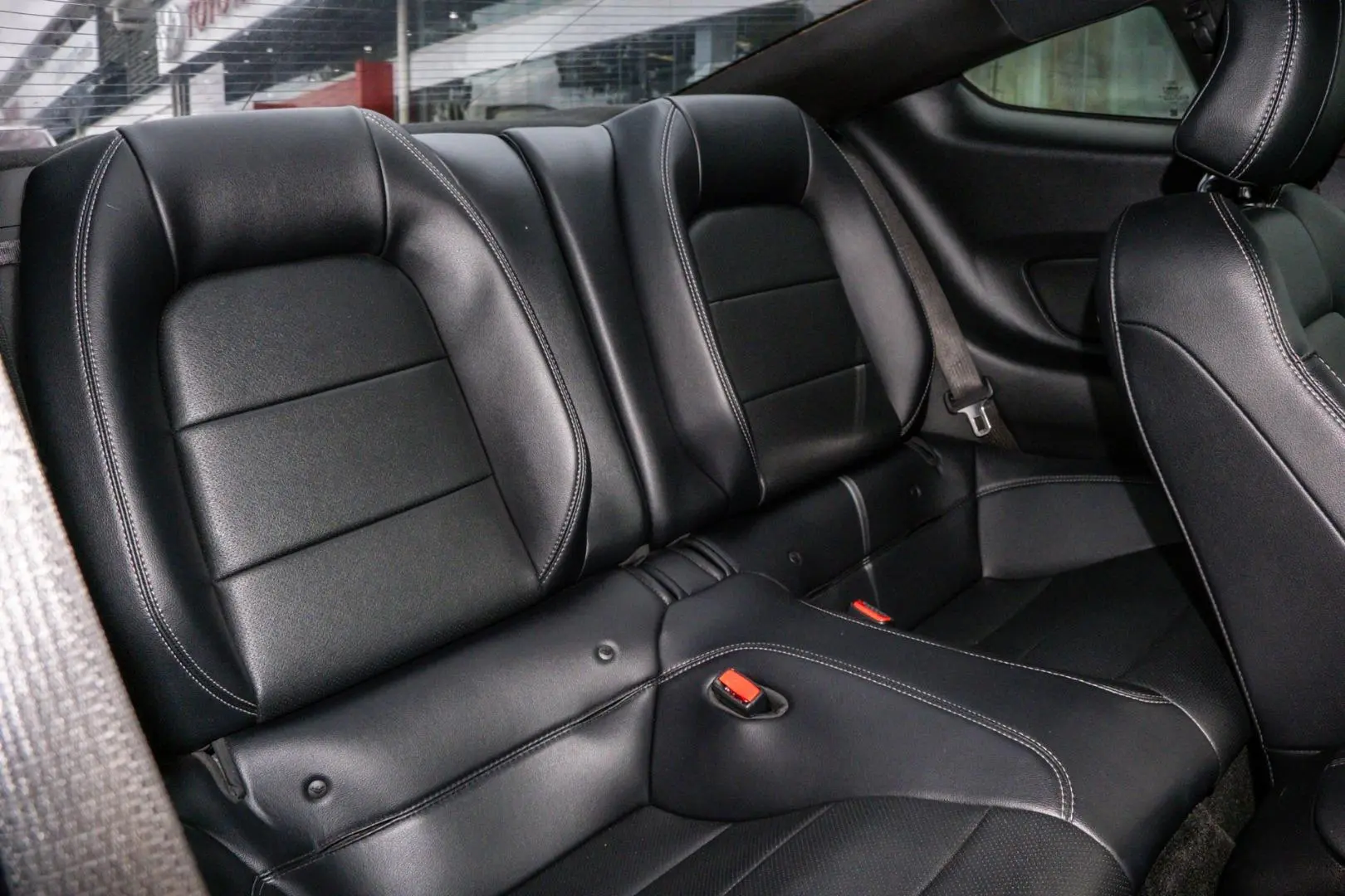 2017 Ford Mustang Gallery Image 16