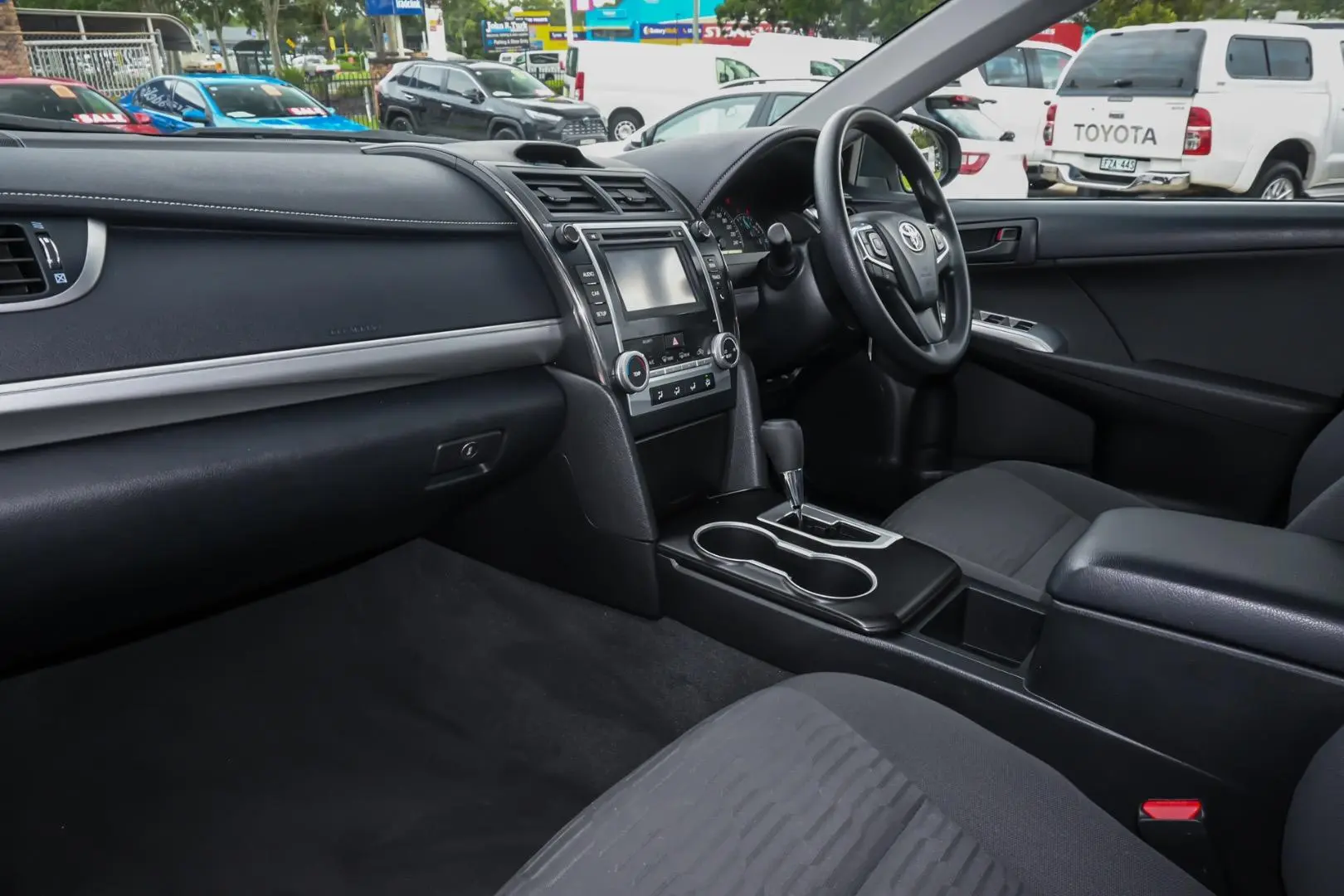 2017 Toyota Camry Gallery Image 8