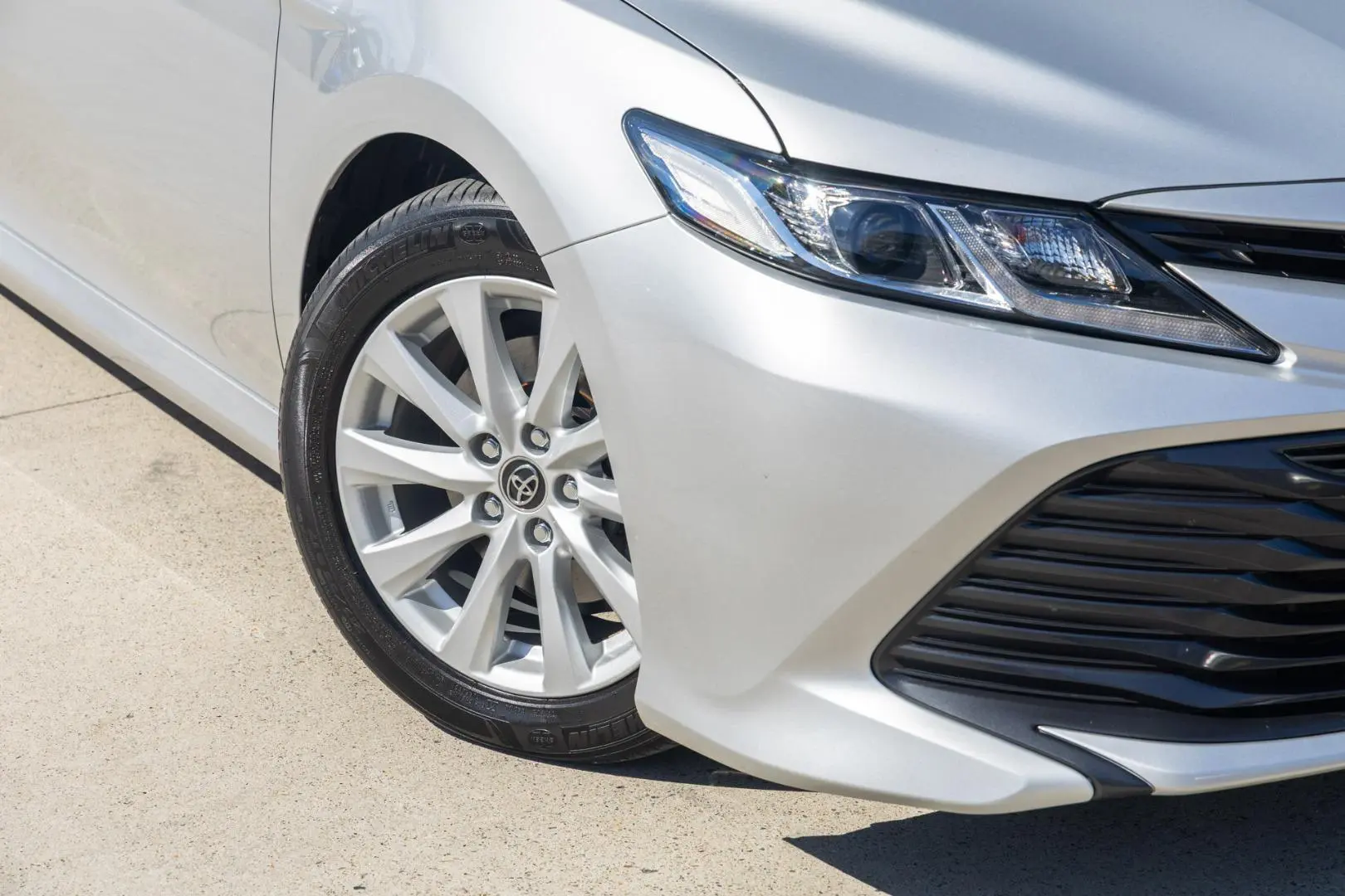 2019 Toyota Camry Gallery Image 6