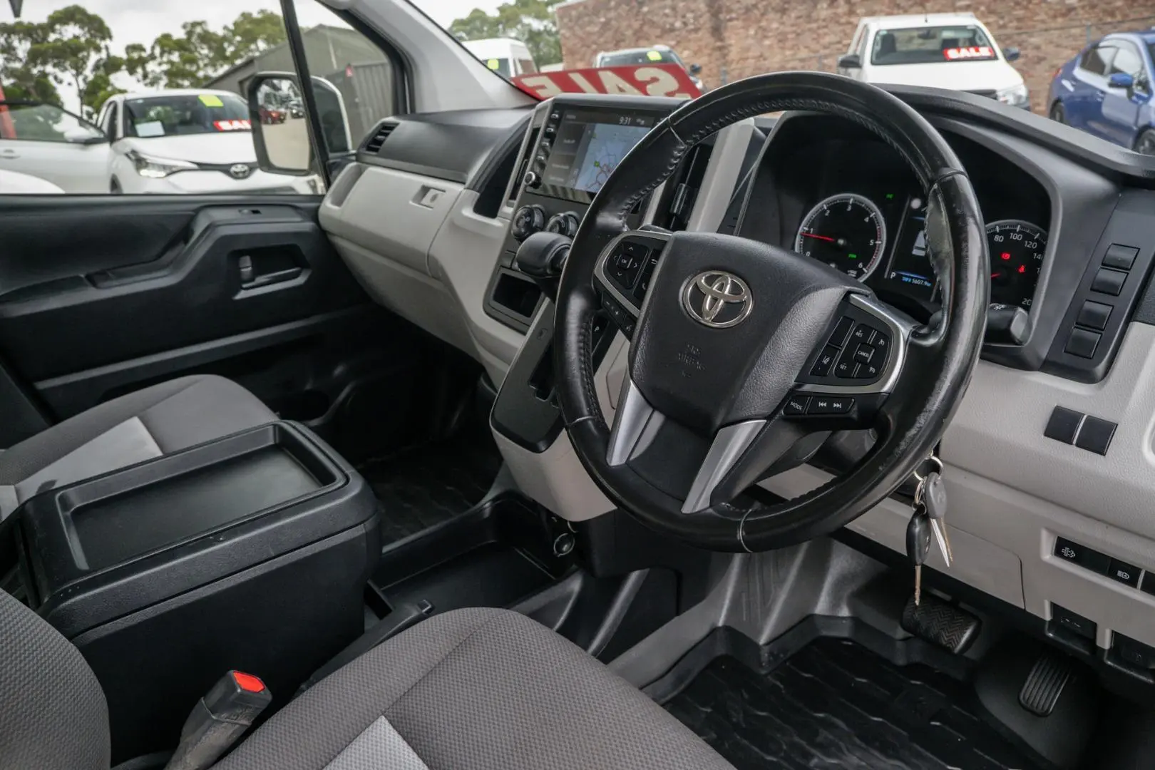 2022 Toyota Hiace Gallery Image 7