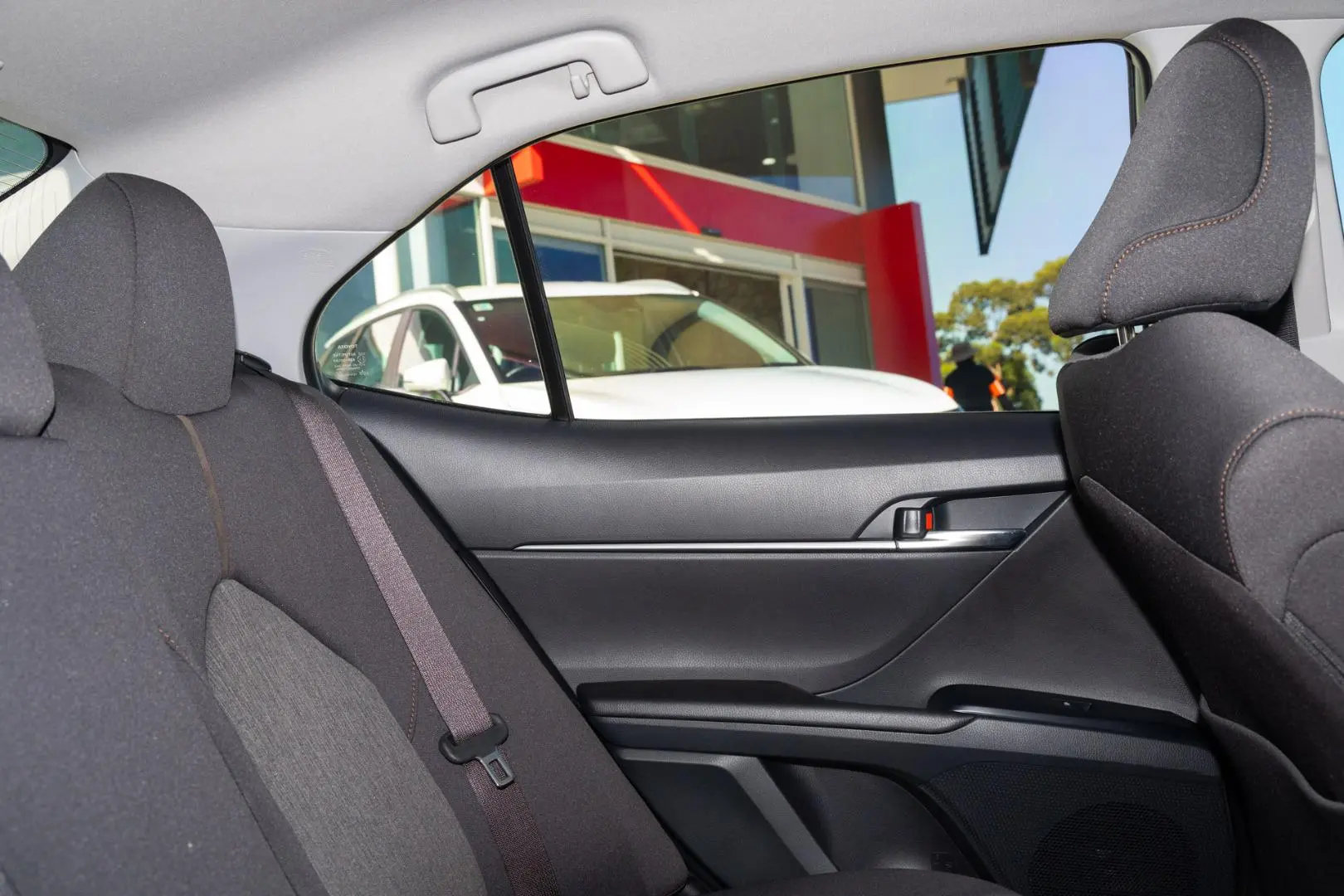 2019 Toyota Camry Gallery Image 9