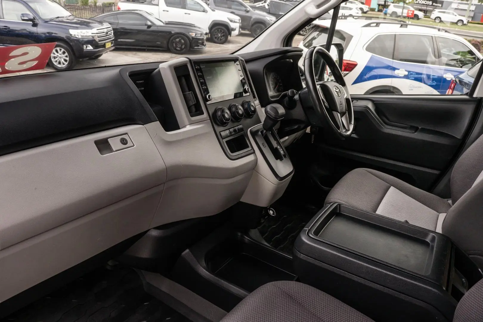 2022 Toyota Hiace Gallery Image 8