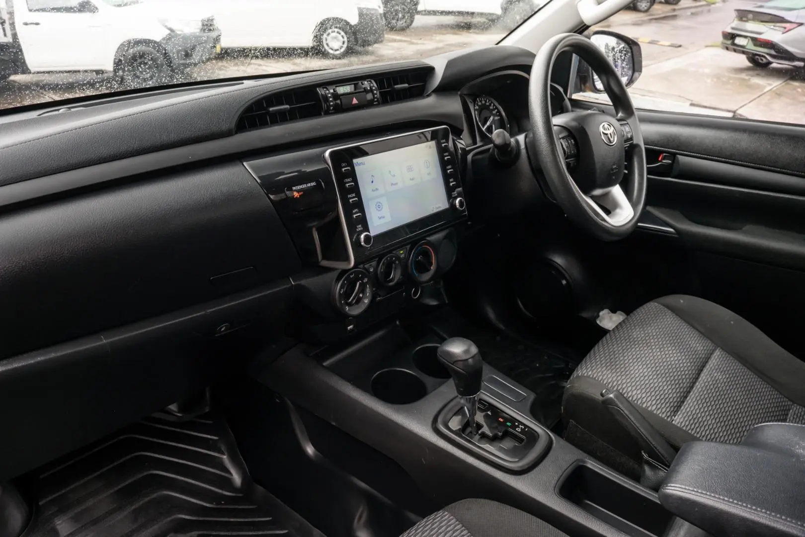 2022 Toyota Hilux Gallery Image 8