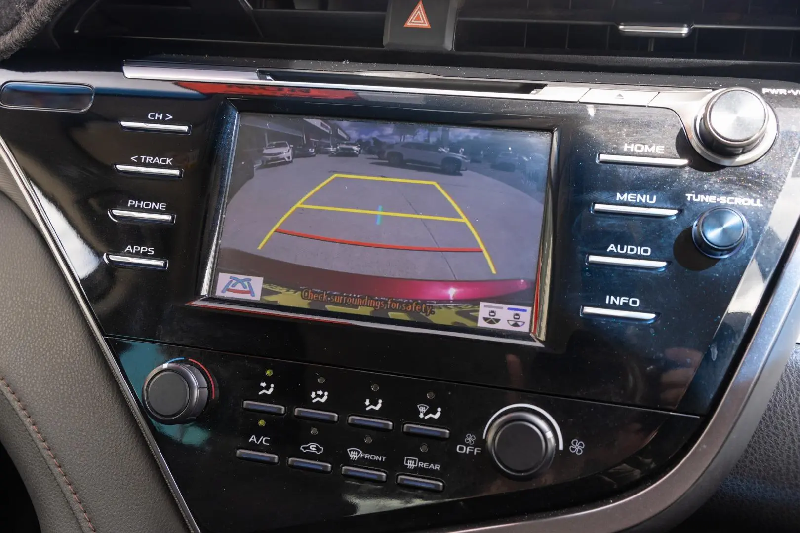 2019 Toyota Camry Gallery Image 15