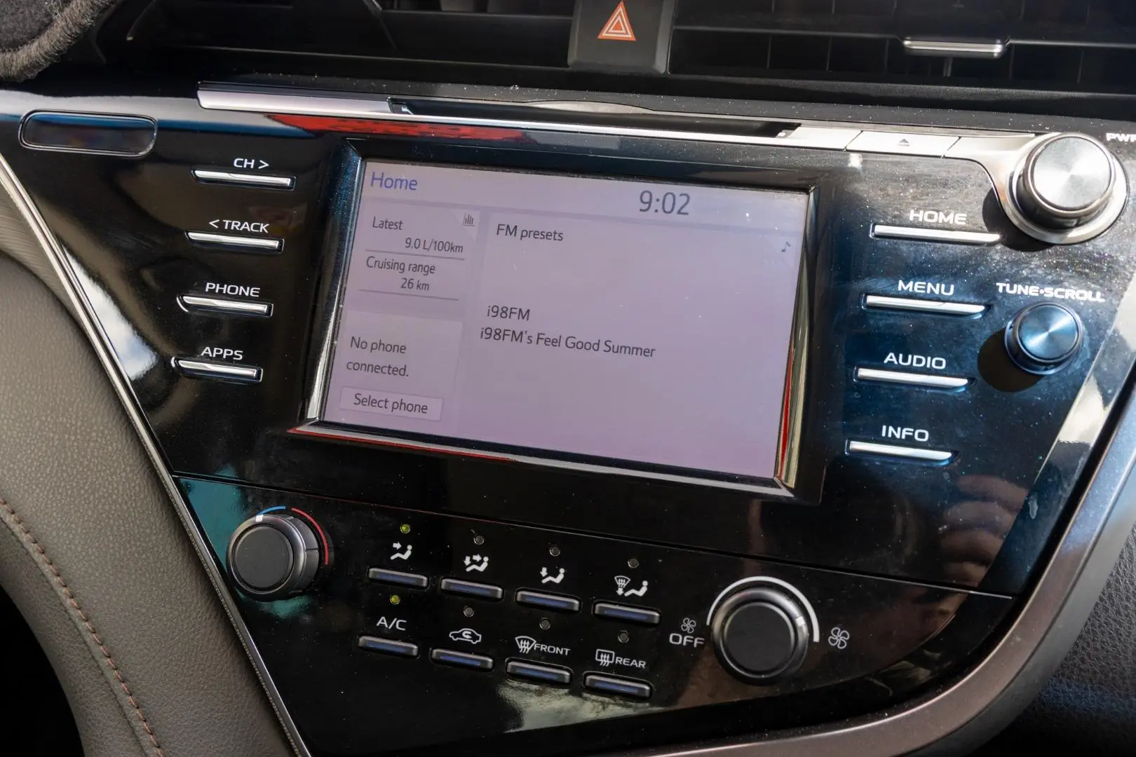 2019 Toyota Camry Gallery Image 14