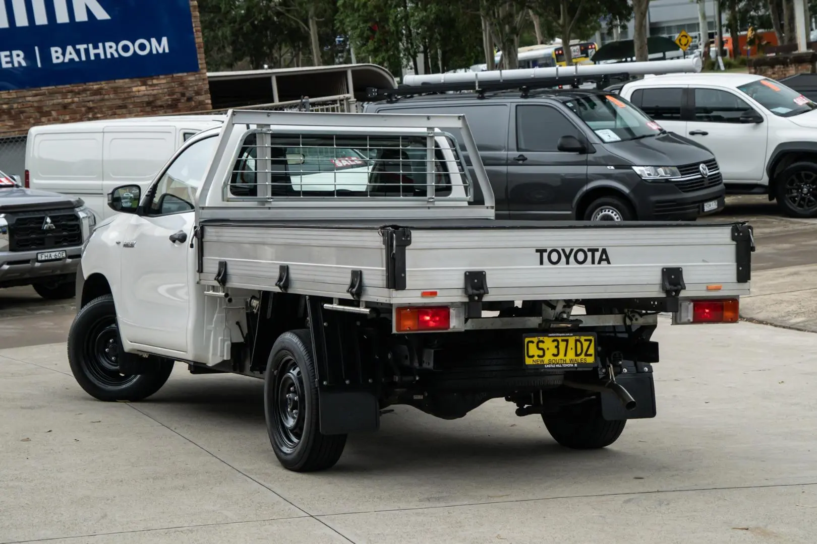 2018 Toyota Hilux Gallery Image 2