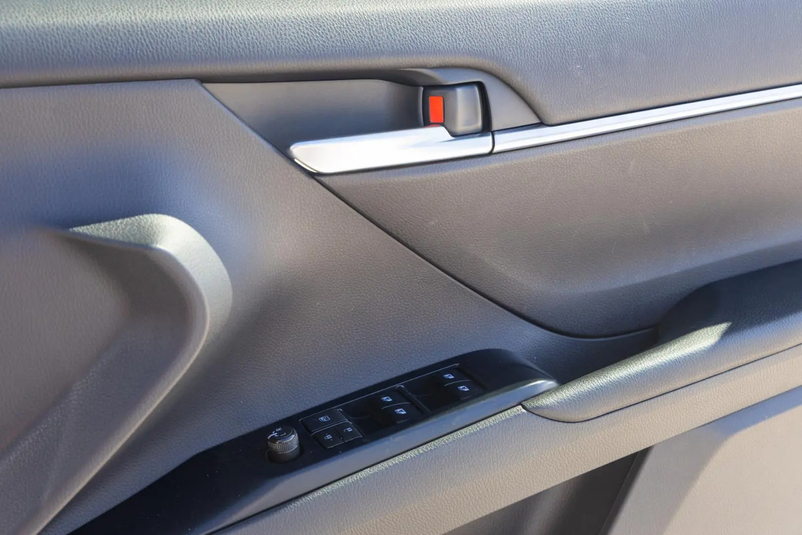 2019 Toyota Camry Gallery Image 16