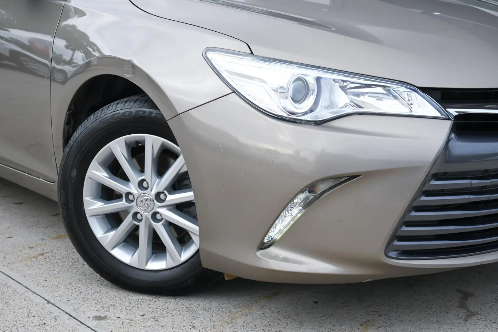 2017 Toyota Camry Gallery Image 6