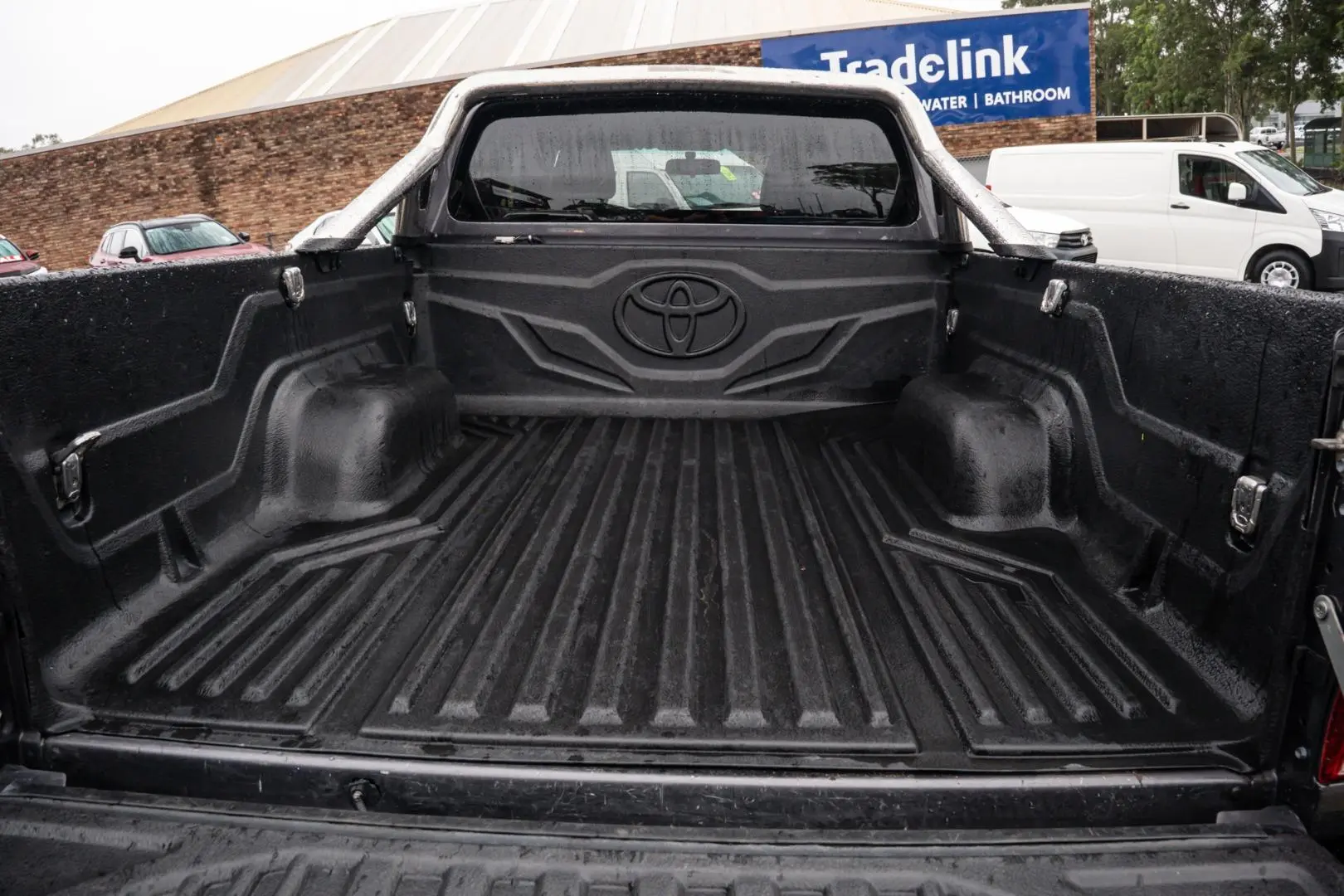 2017 Toyota Hilux Gallery Image 19