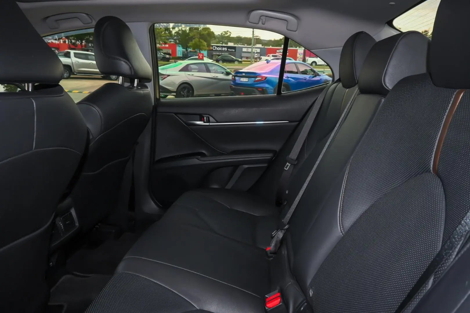 2019 Toyota Camry Gallery Image 9