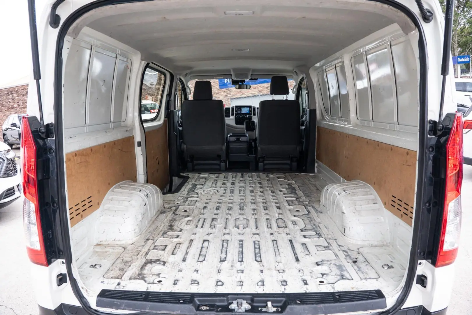 2022 Toyota Hiace Gallery Image 19