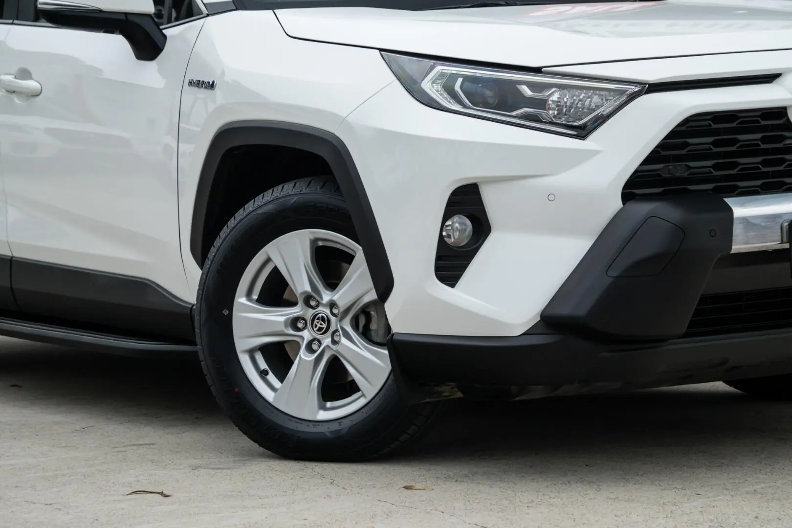 2020 Toyota RAV4 Gallery Image 6