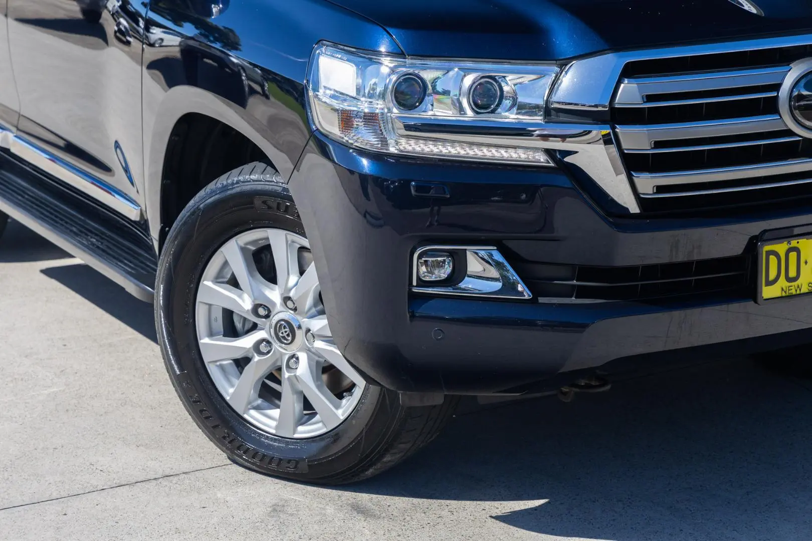 2017 Toyota Landcruiser Gallery Image 6