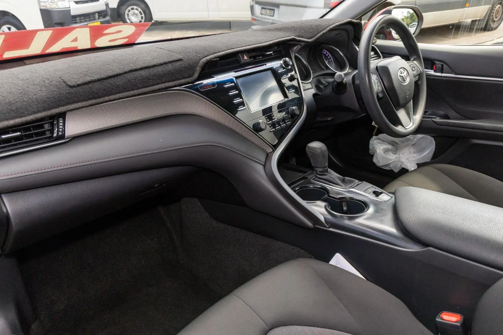 2019 Toyota Camry Gallery Image 8