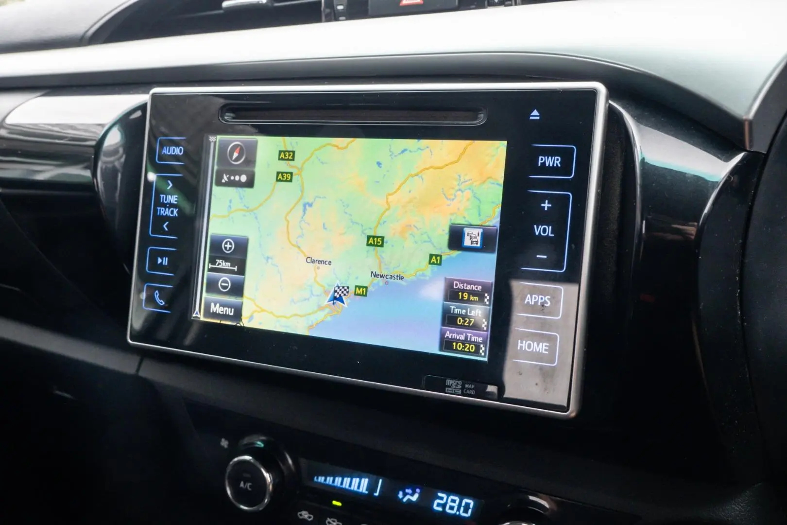 2017 Toyota Hilux Gallery Image 11