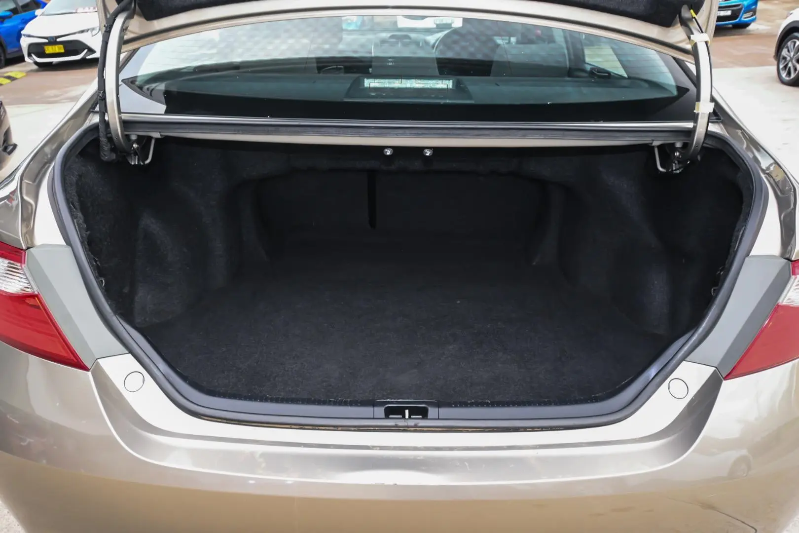 2017 Toyota Camry Gallery Image 21