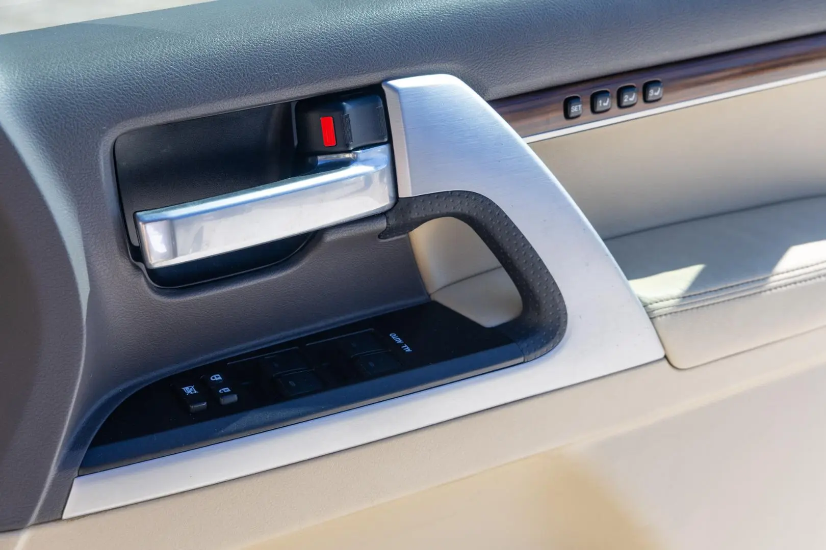 2017 Toyota Landcruiser Gallery Image 16