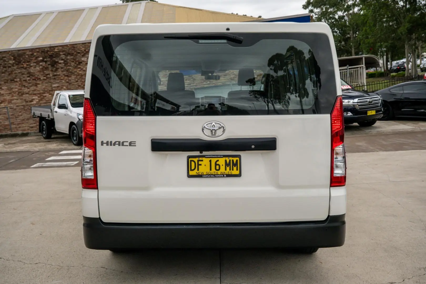 2022 Toyota Hiace Gallery Image 5