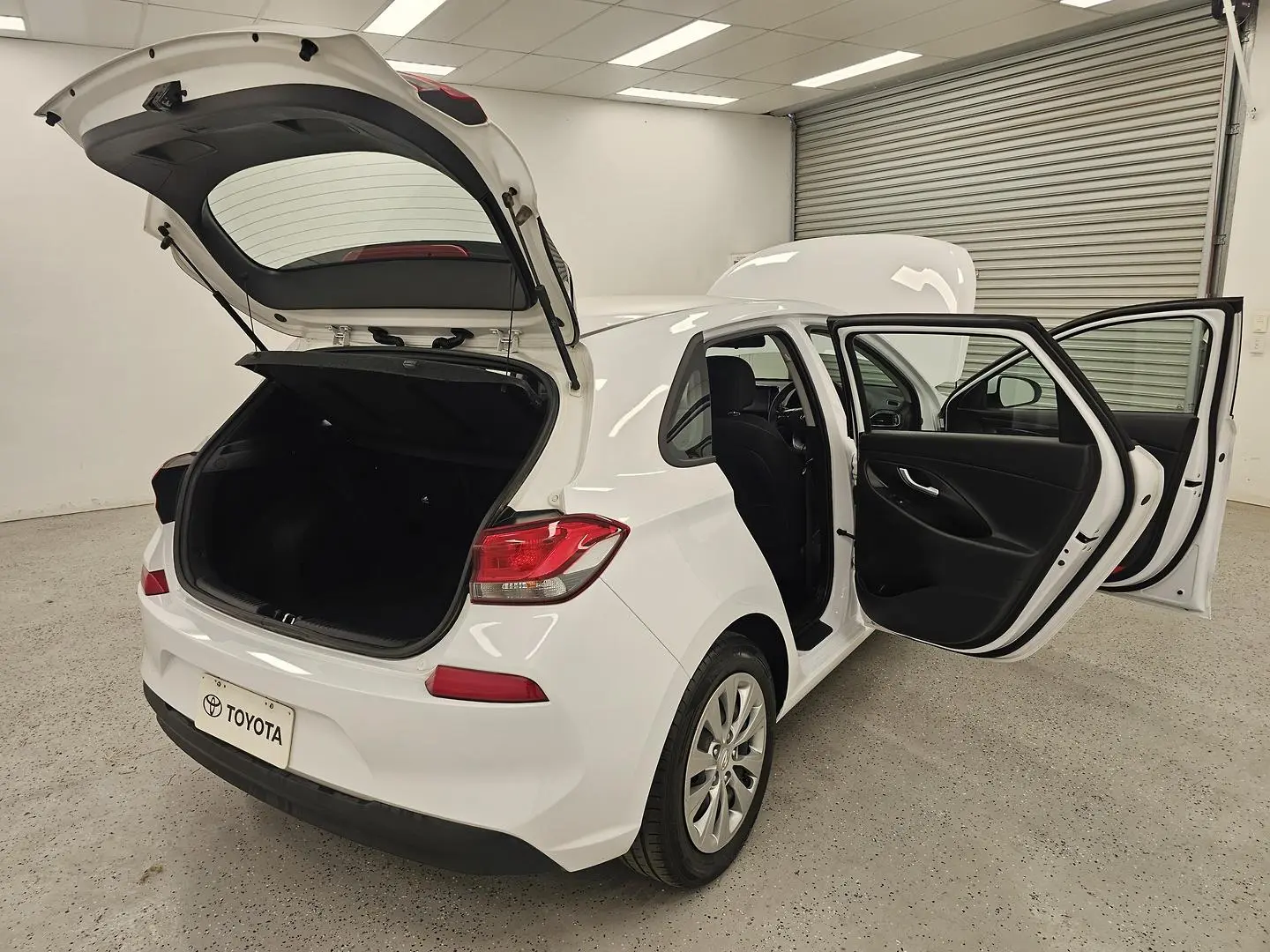 2020 Hyundai i30 Gallery Image 18