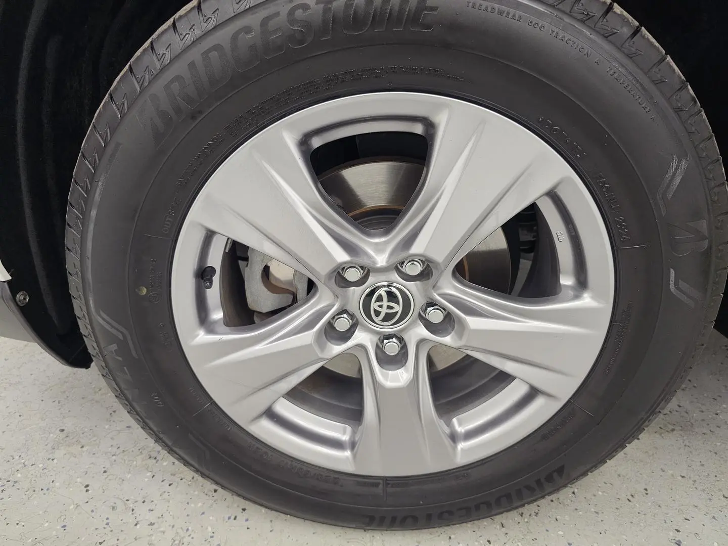 2022 Toyota RAV4 Gallery Image 9