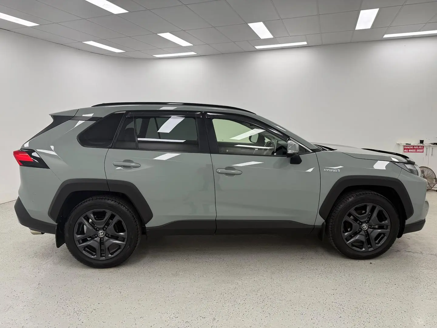 2022 Toyota RAV4 Gallery Image 2