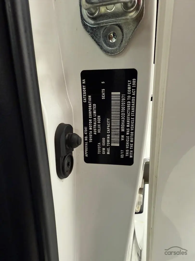 2017 Toyota Hilux Gallery Image 11