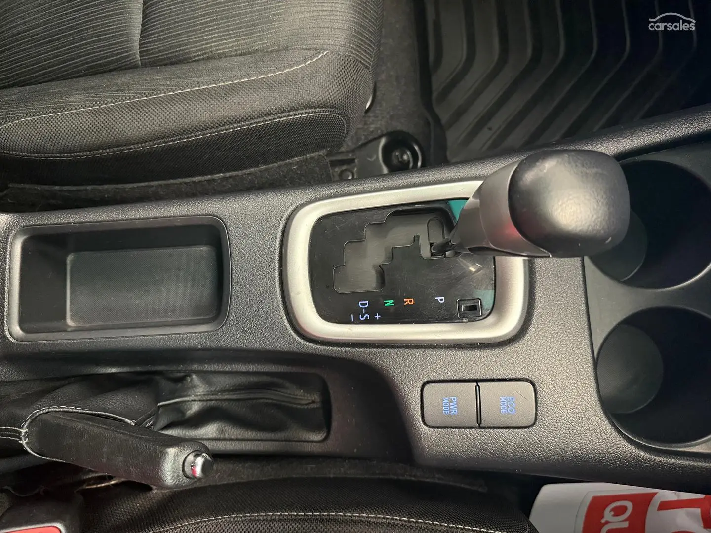 2017 Toyota Hilux Gallery Image 32