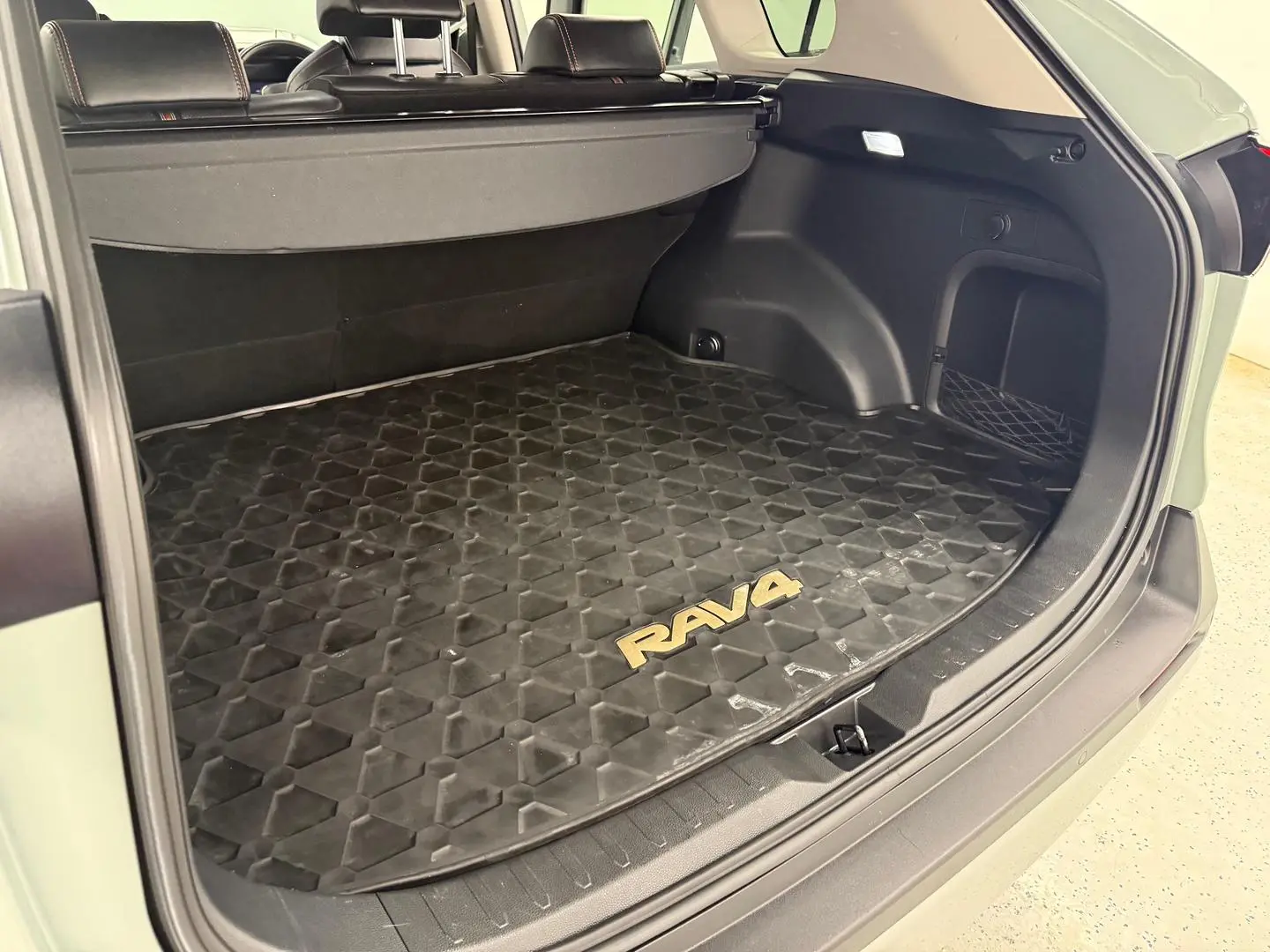 2022 Toyota RAV4 Gallery Image 17