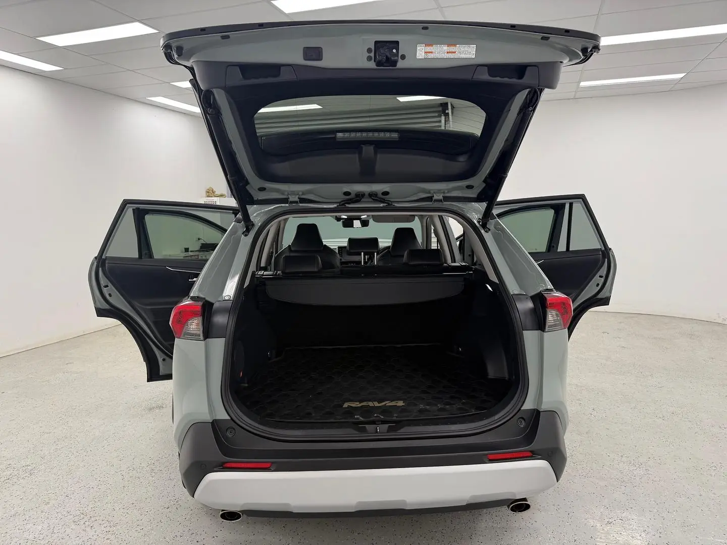 2022 Toyota RAV4 Gallery Image 14