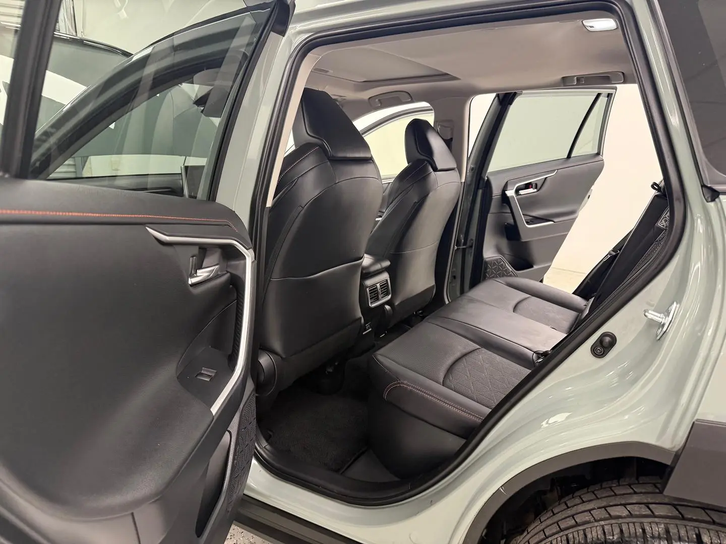 2022 Toyota RAV4 Gallery Image 12