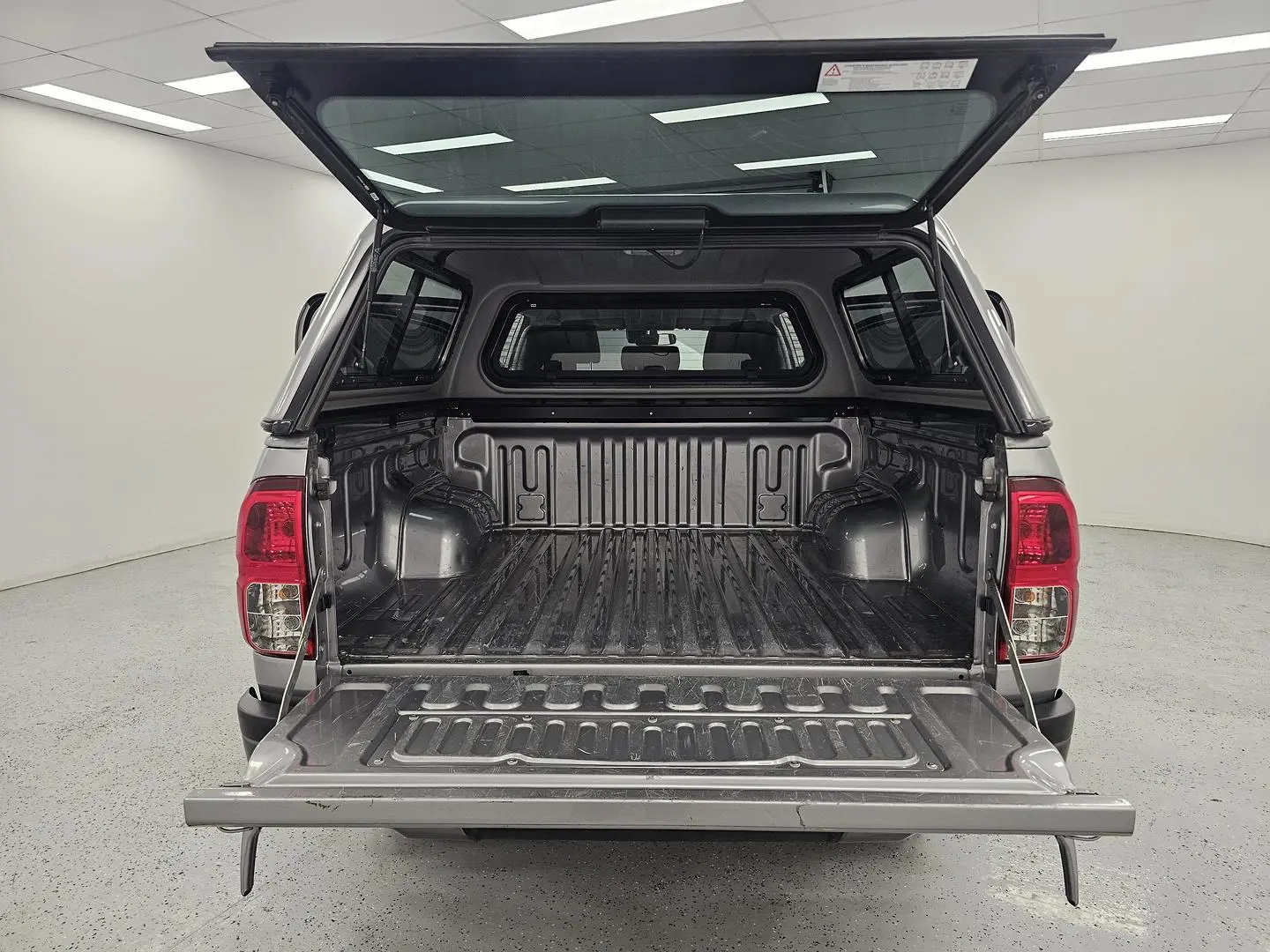 2022 Toyota Hilux Gallery Image 17