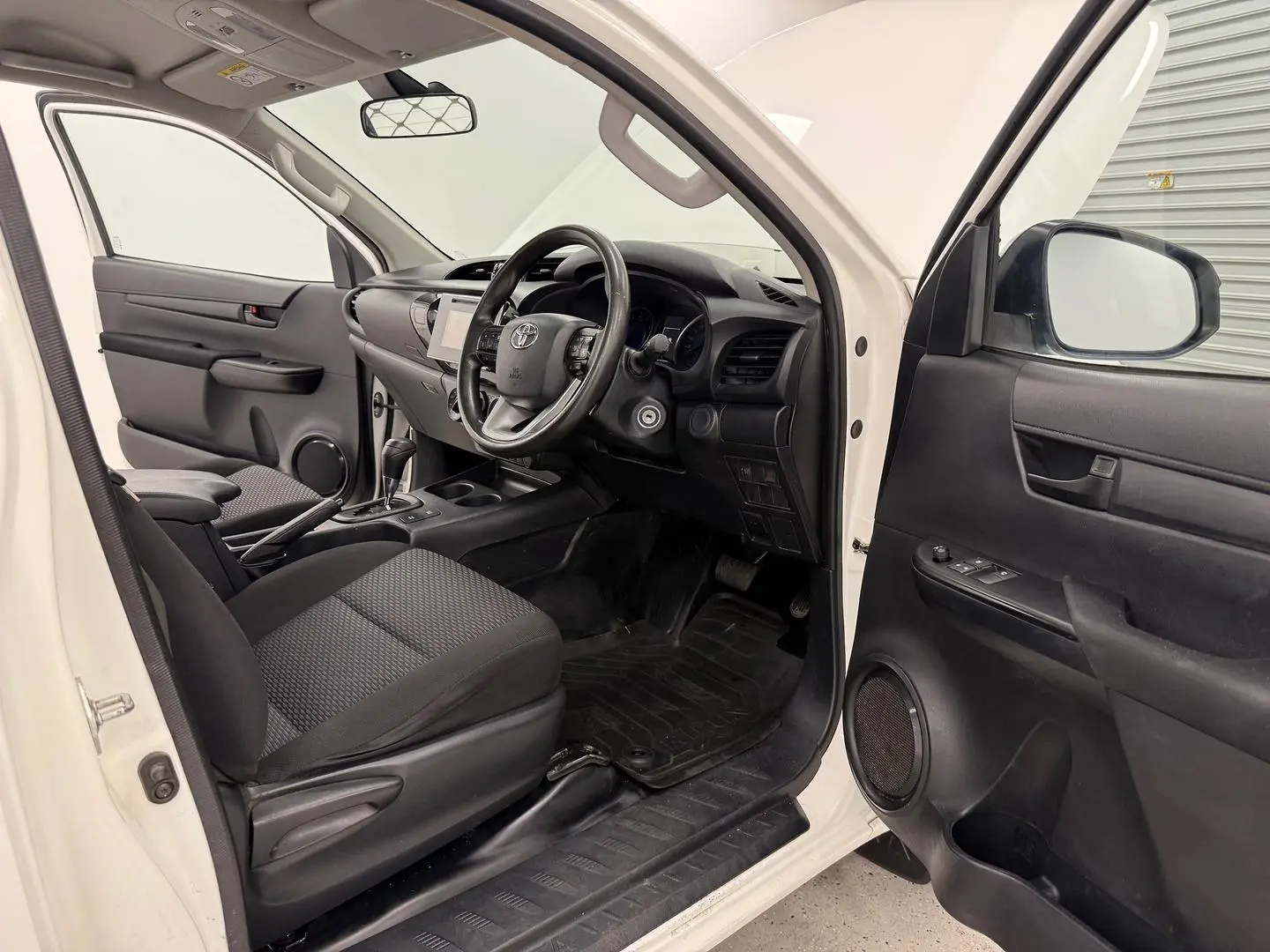 2020 Toyota Hilux Gallery Image 17