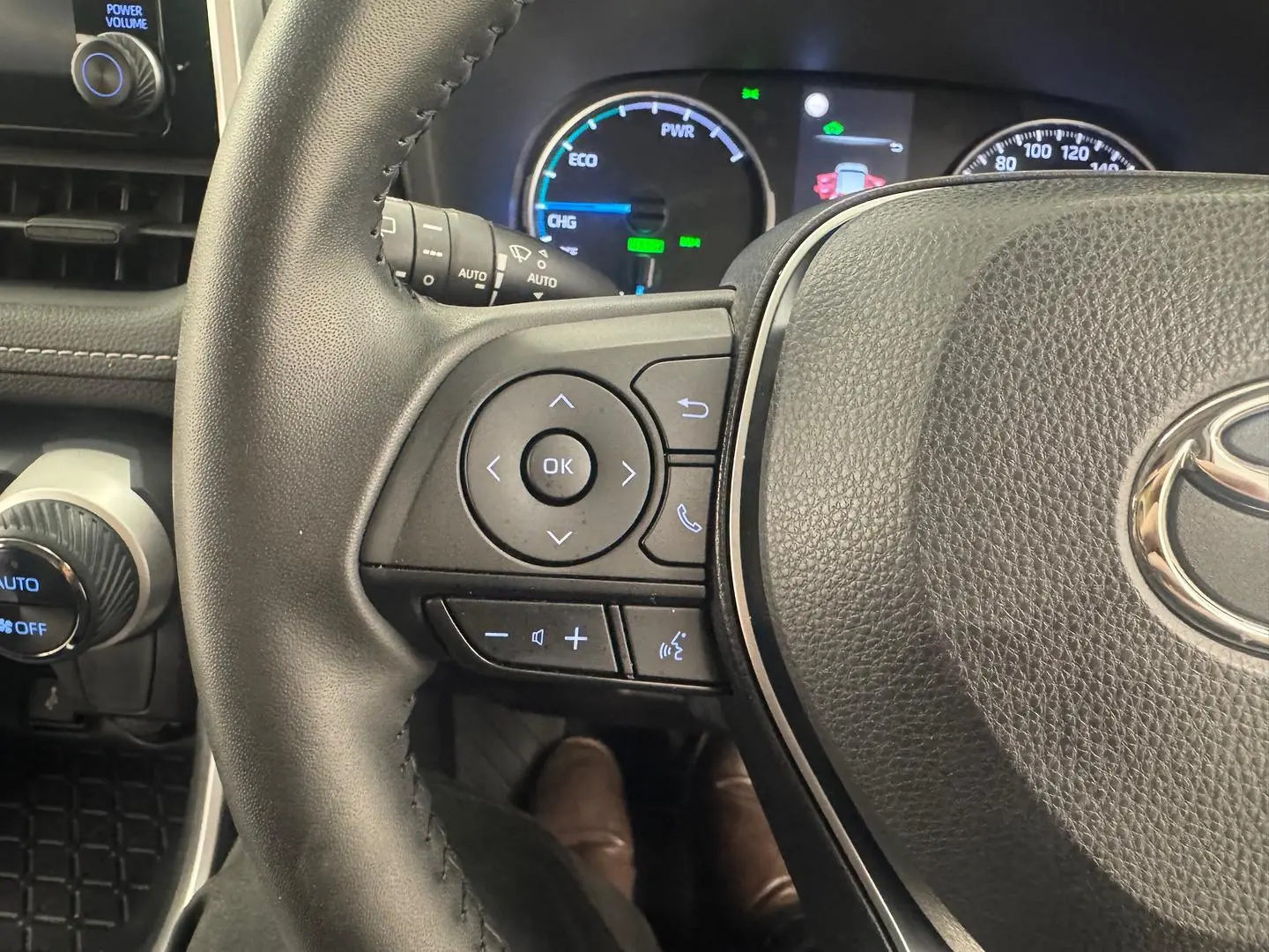 2022 Toyota RAV4 Gallery Image 17