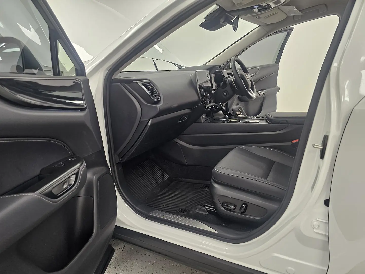 2025 Lexus NX Gallery Image 11