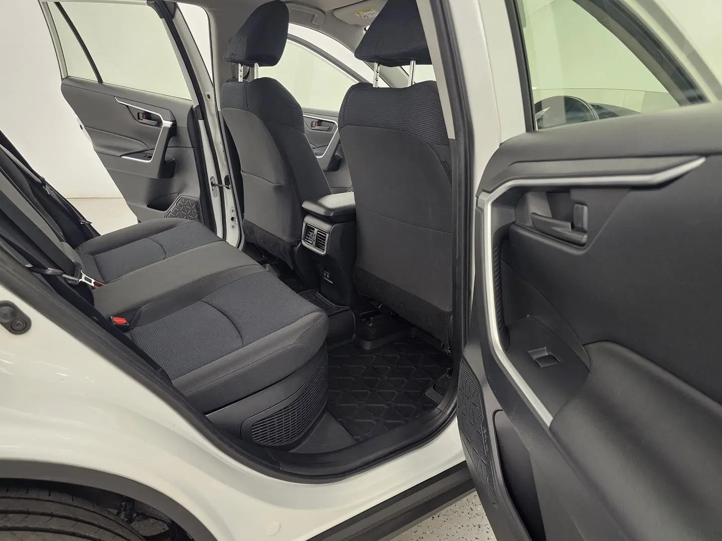 2022 Toyota RAV4 Gallery Image 21