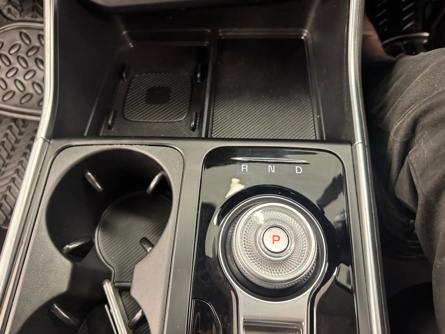 2024 Kia Carnival Gallery Image 25