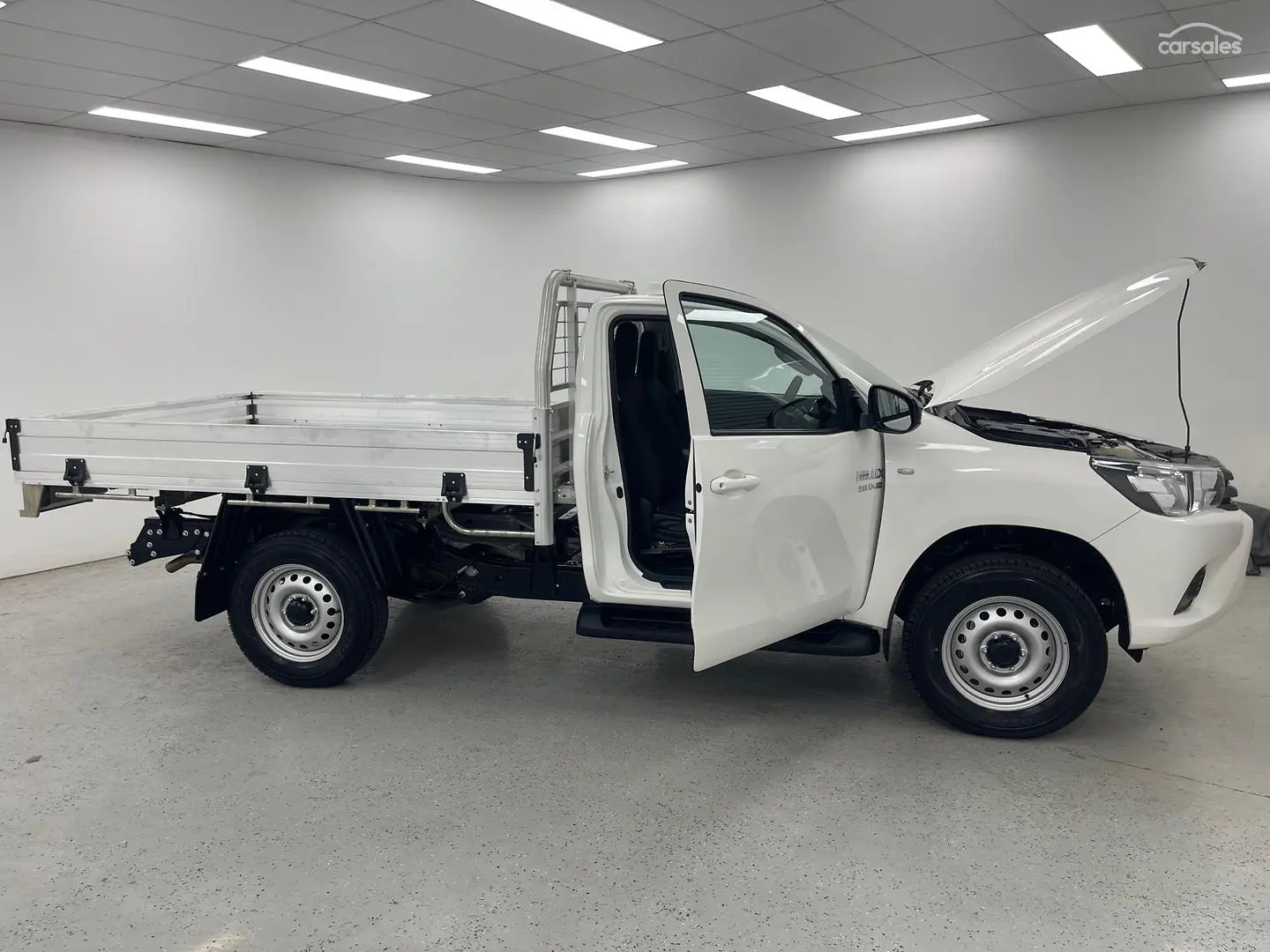 2024 Toyota Hilux Gallery Image 8