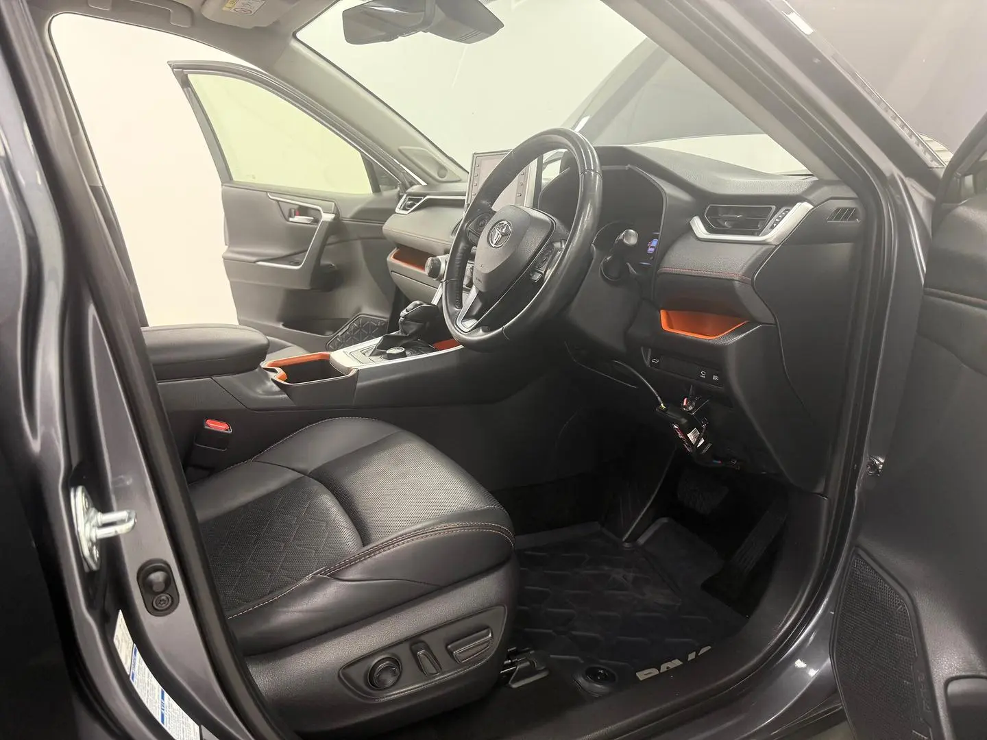 2022 Toyota RAV4 Gallery Image 22