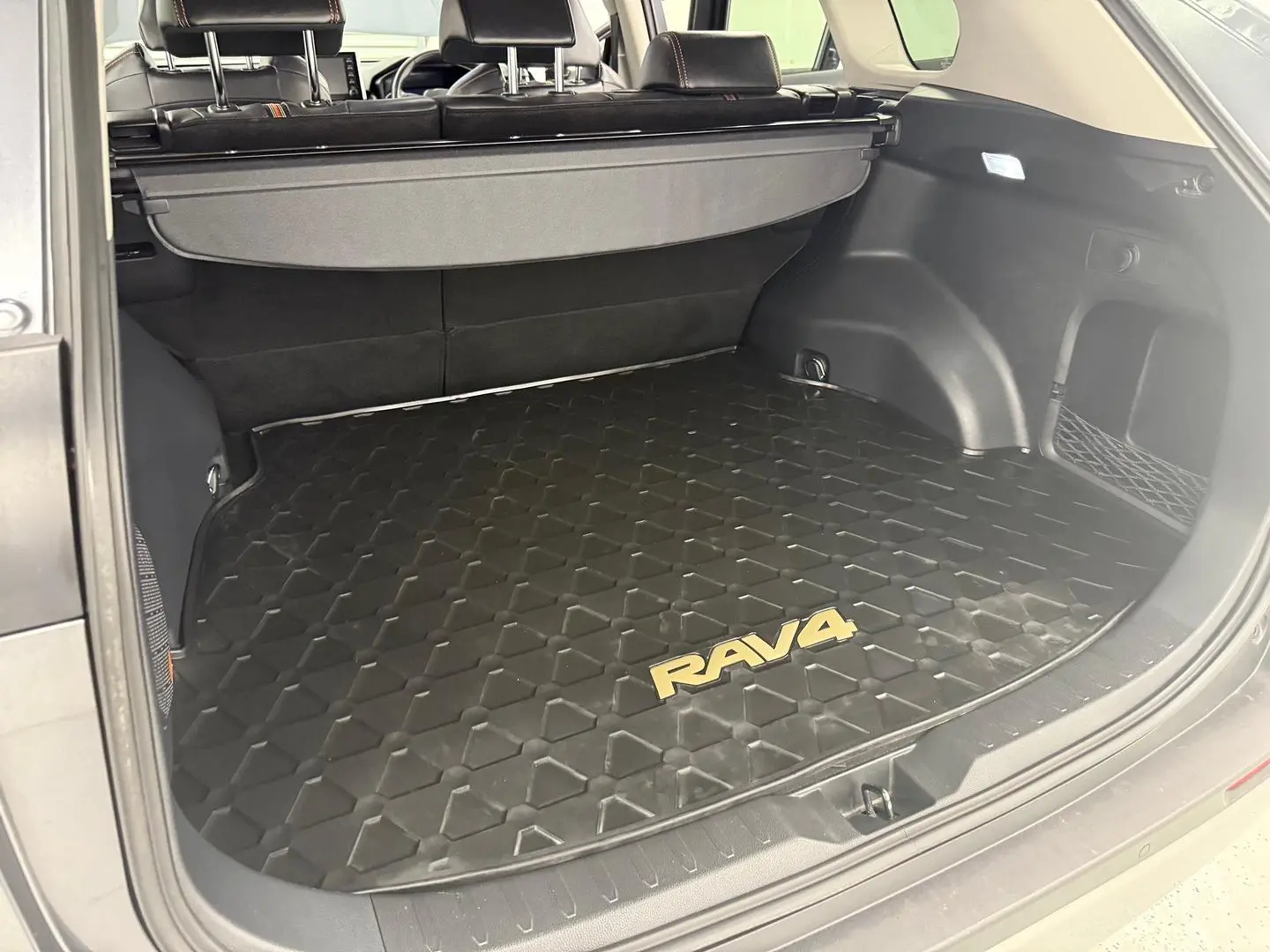 2022 Toyota RAV4 Gallery Image 17