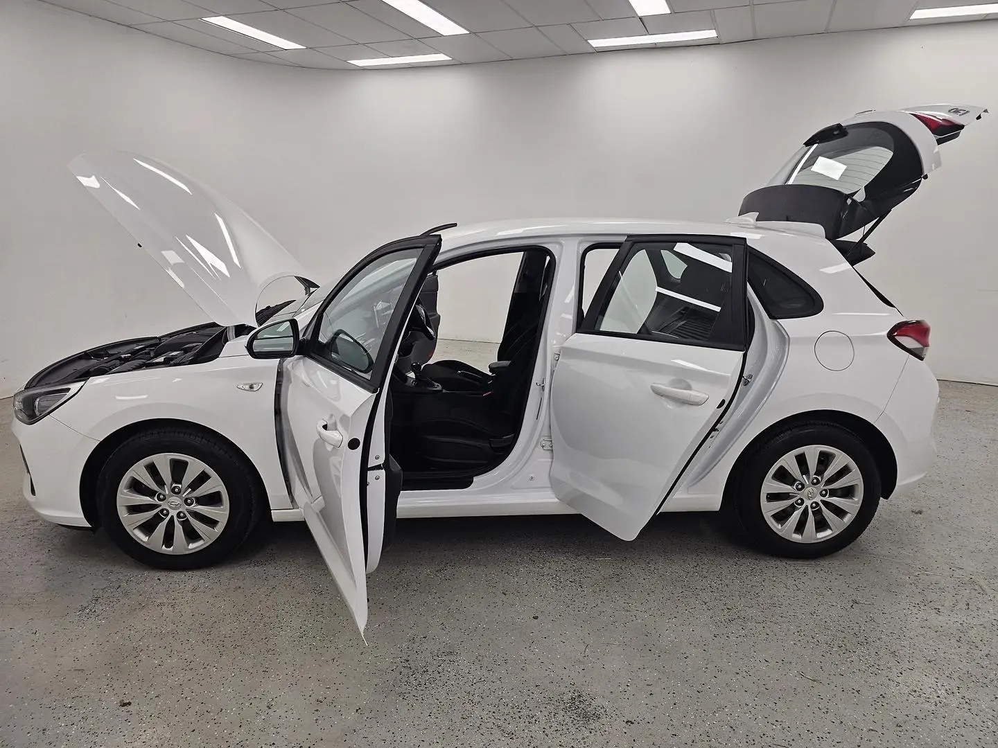 2020 Hyundai i30 Gallery Image 10