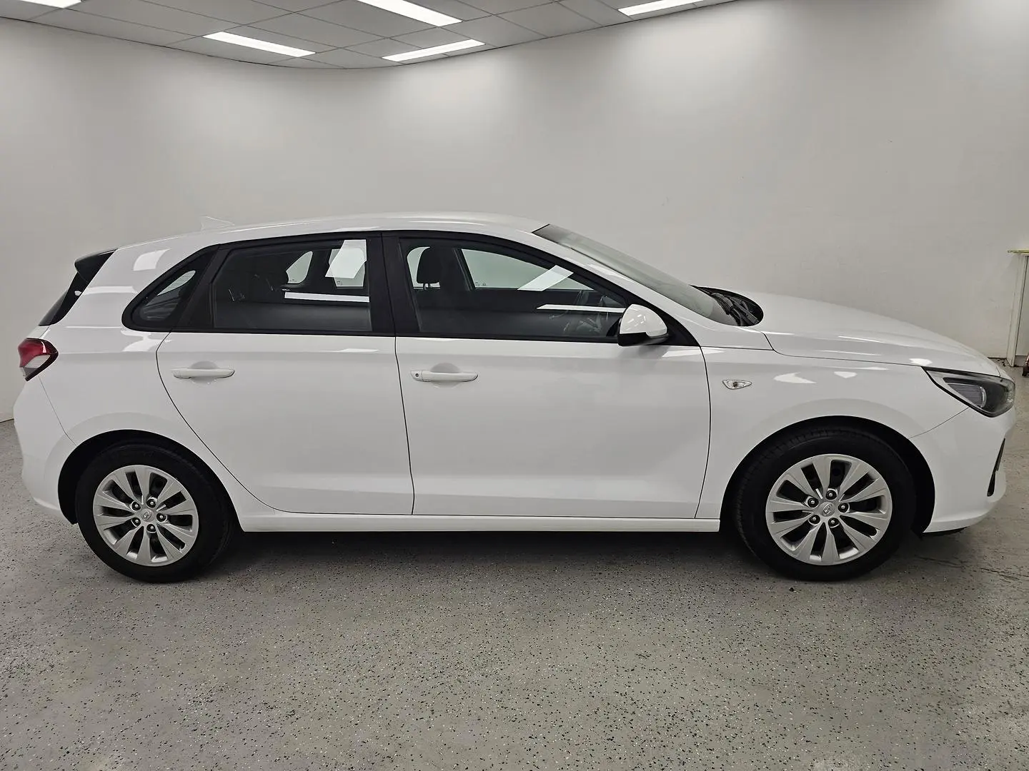 2020 Hyundai i30 Gallery Image 2