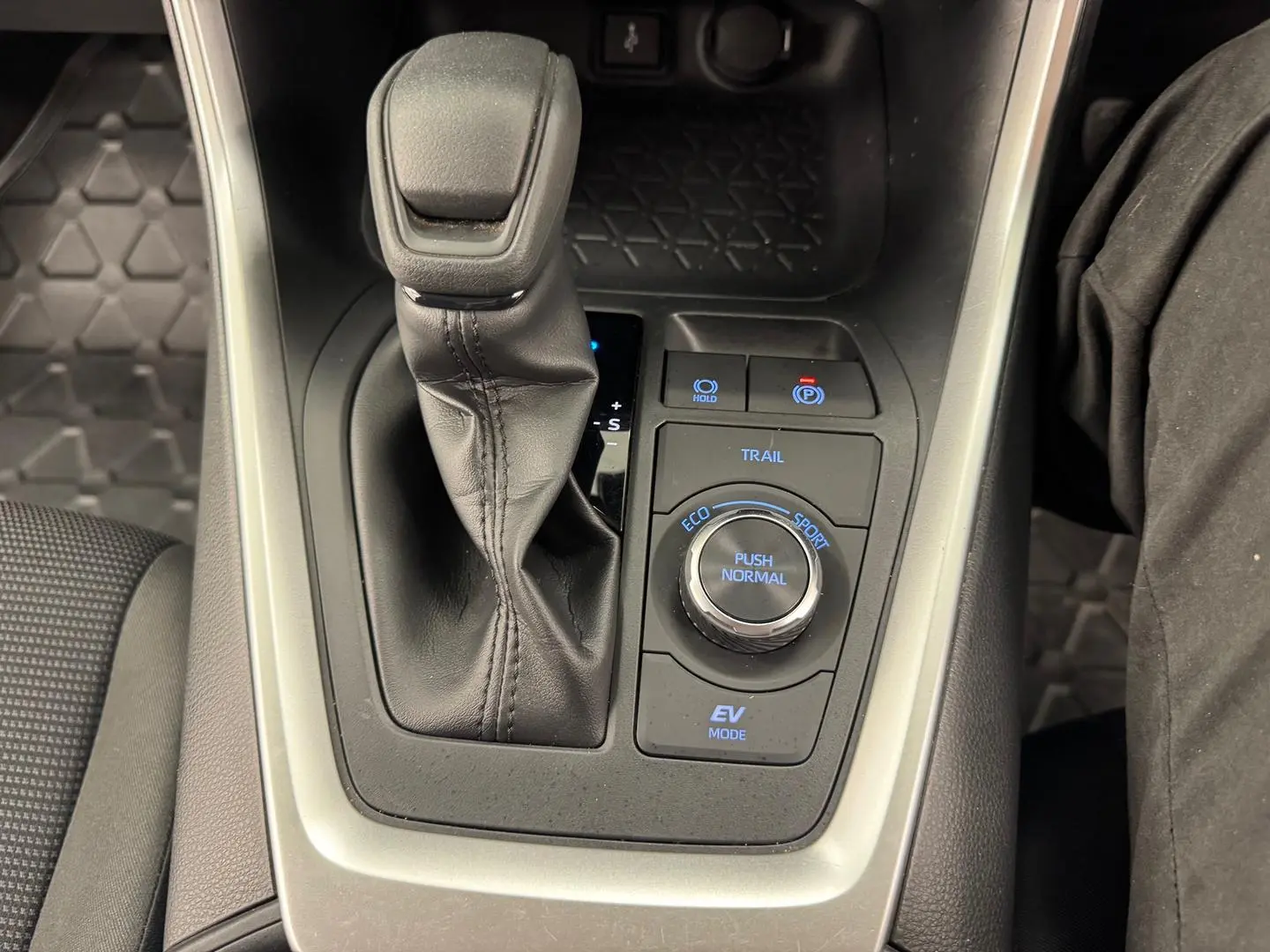 2022 Toyota RAV4 Gallery Image 23