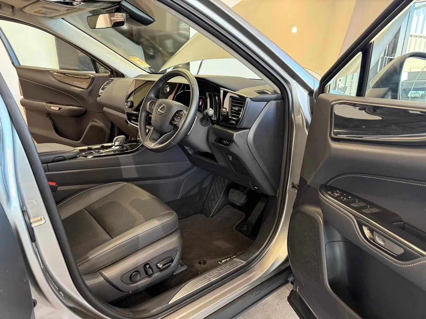 2025 Lexus NX Gallery Image 20