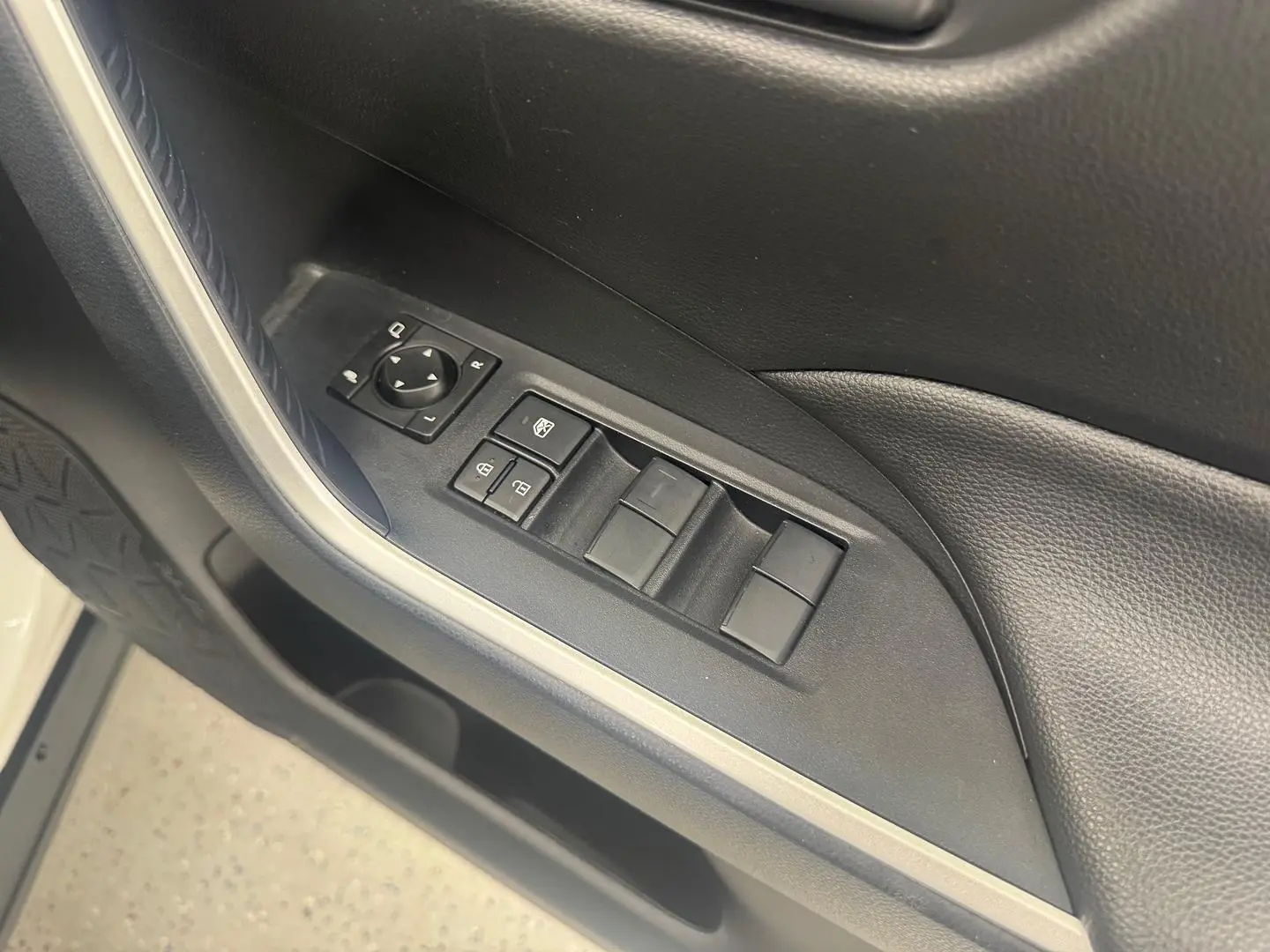 2022 Toyota RAV4 Gallery Image 16