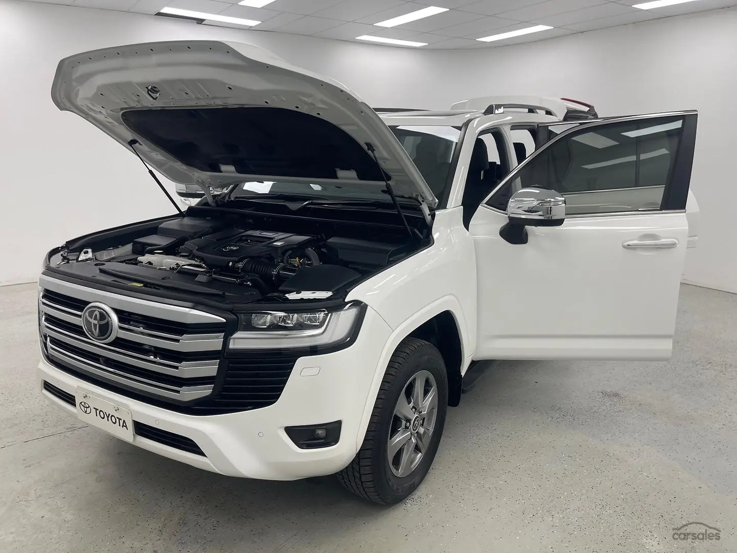 2023 Toyota Landcruiser Gallery Image 13