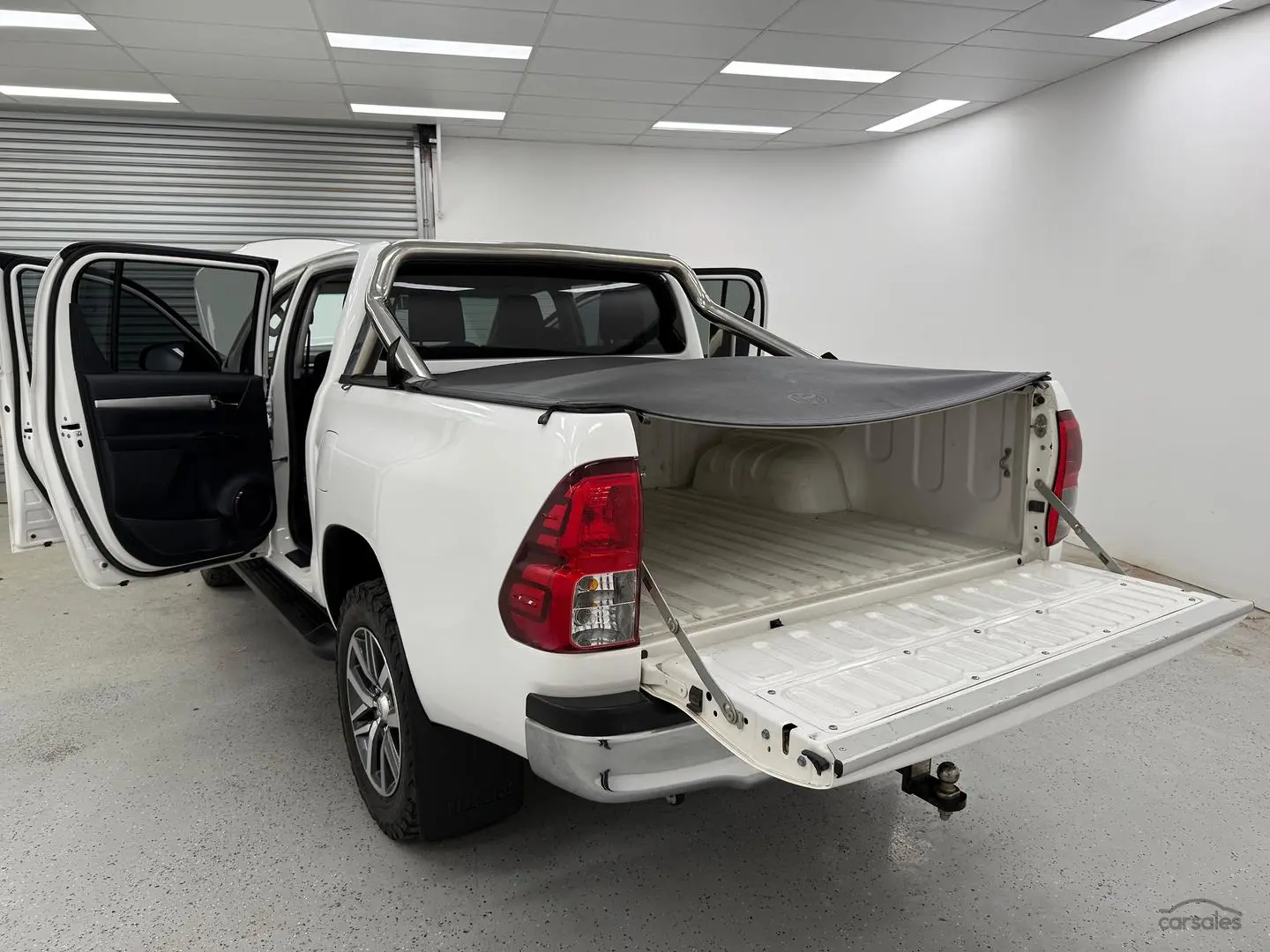 2017 Toyota Hilux Gallery Image 13