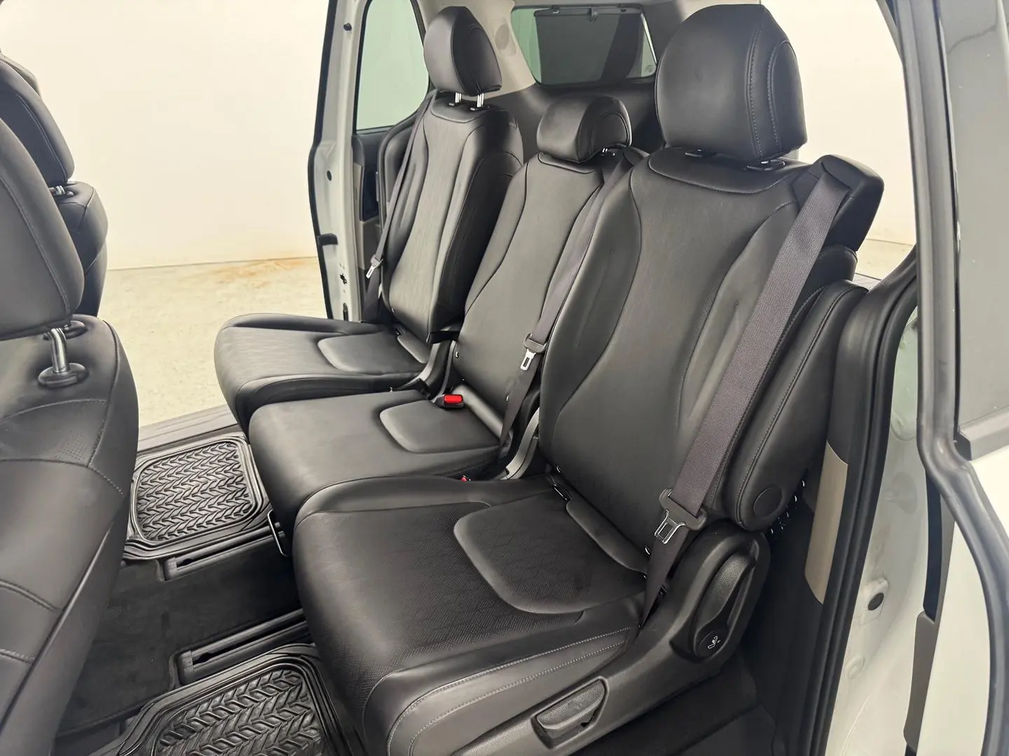 2024 Kia Carnival Gallery Image 36