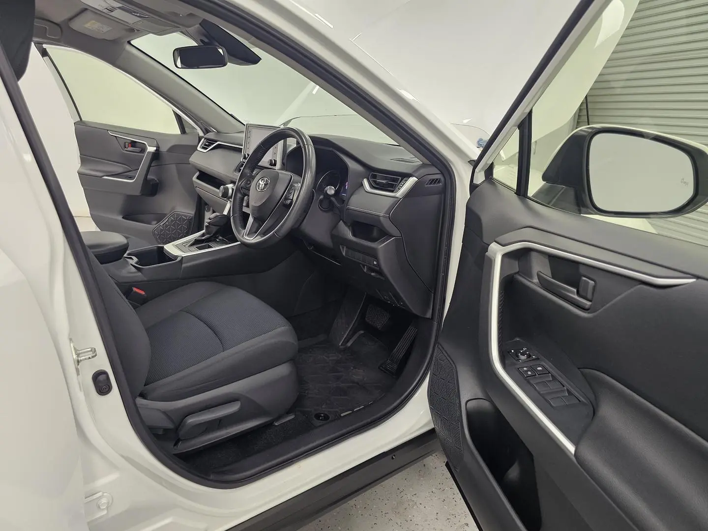 2022 Toyota RAV4 Gallery Image 23