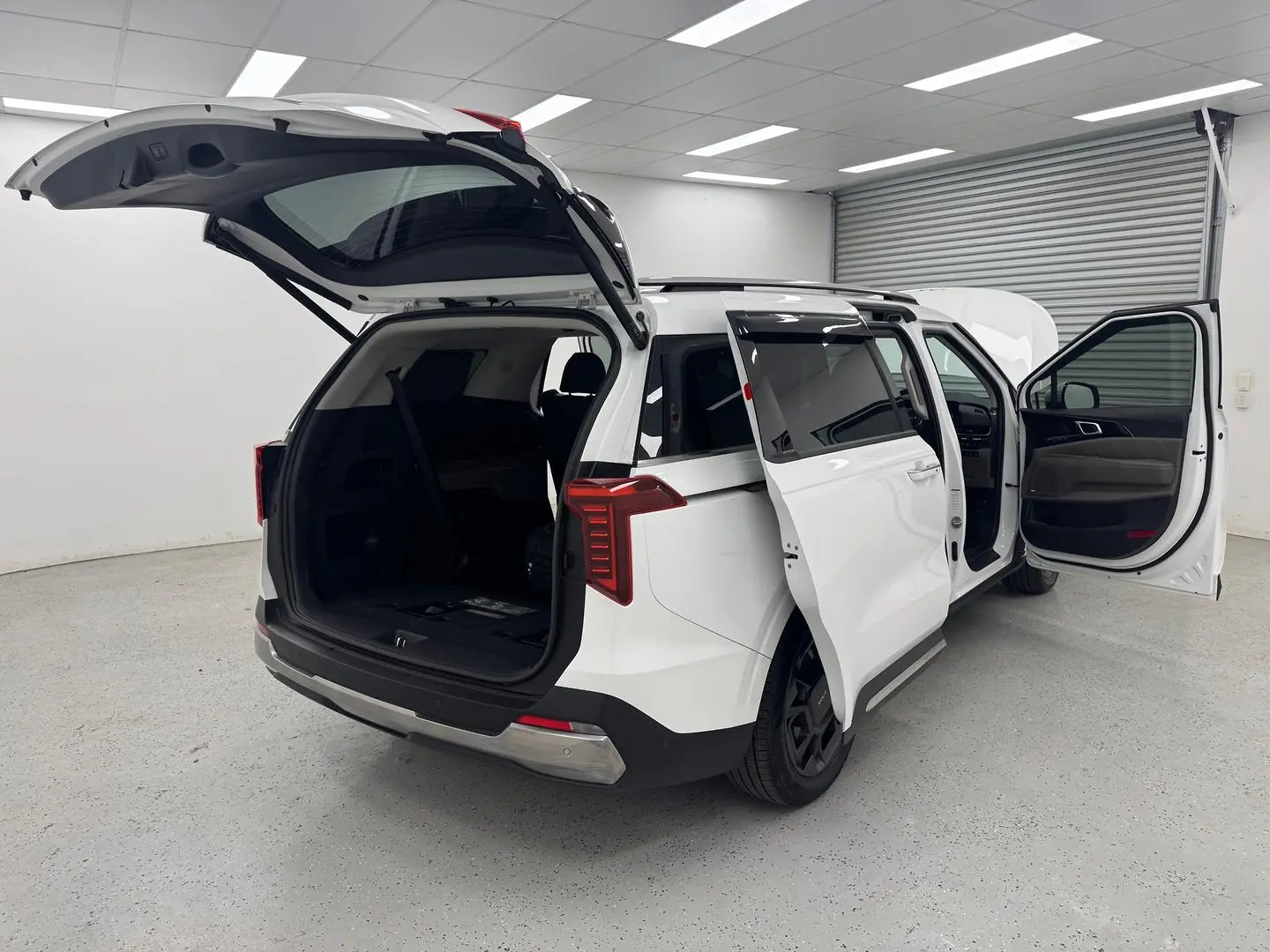 2024 Kia Carnival Gallery Image 9