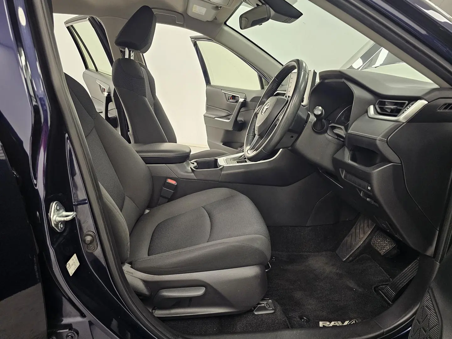 2022 Toyota RAV4 Gallery Image 24